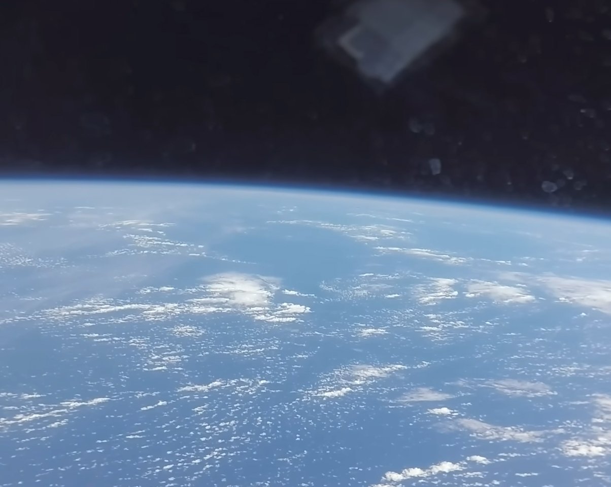NASA показало видео с корабля Orion, входящего в атмосферу Земли на скорости 40 000 км/ч