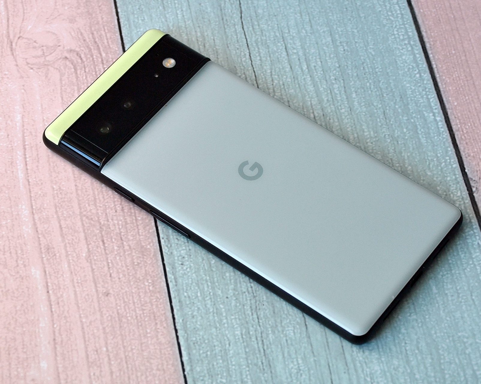 Большой обзор Pixel 6 — смартфона с шикарной камерой и ужасным сканером отпечатков