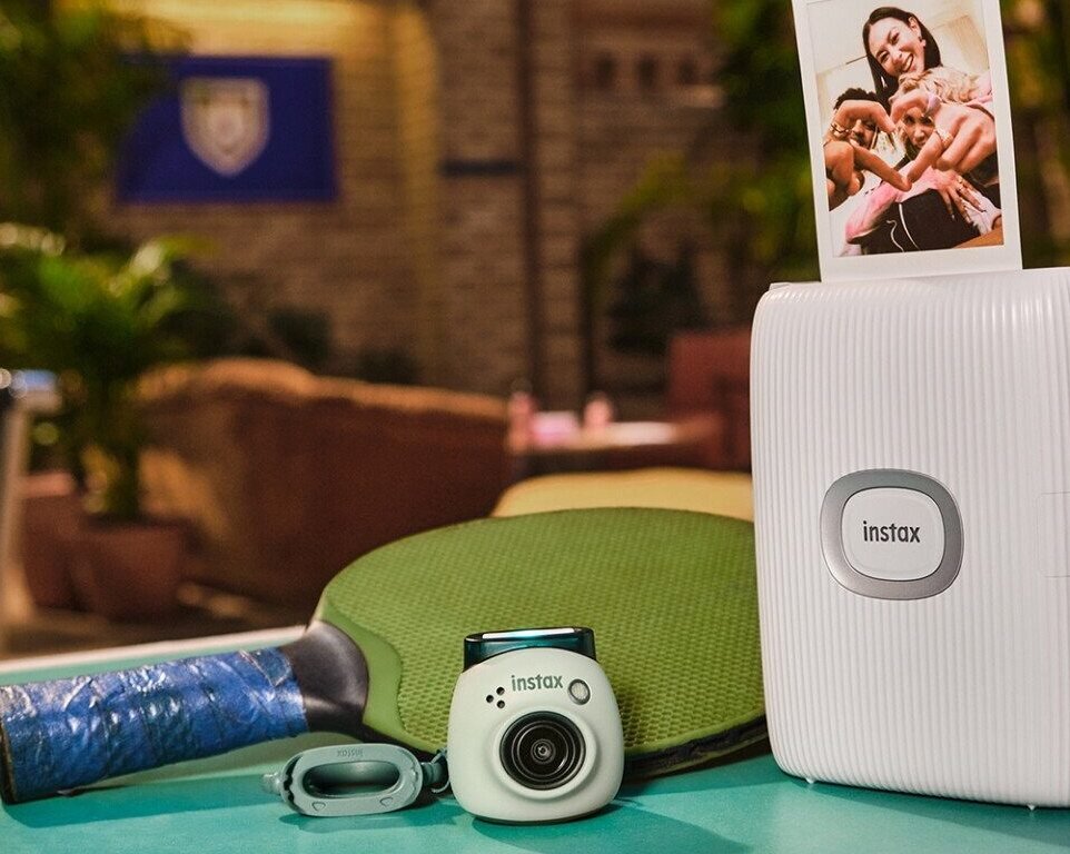 Fujifilm представила очень маленькую камеру Instax Pal с фотопринтером в комплекте